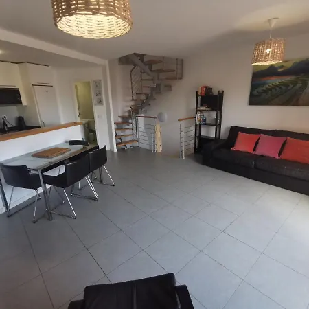 Fully Equipped Modern With A Garage Διαμέρισμα *